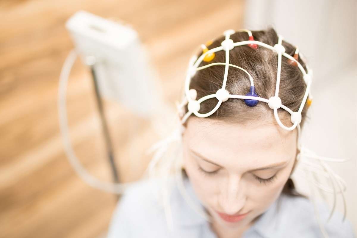 A UK initiative will test an EEG gadget for the identification of Alzheimer's