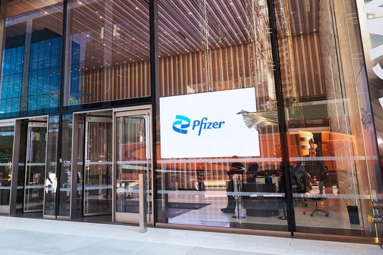 Pfizer wins FDA approval for lung cancer combo